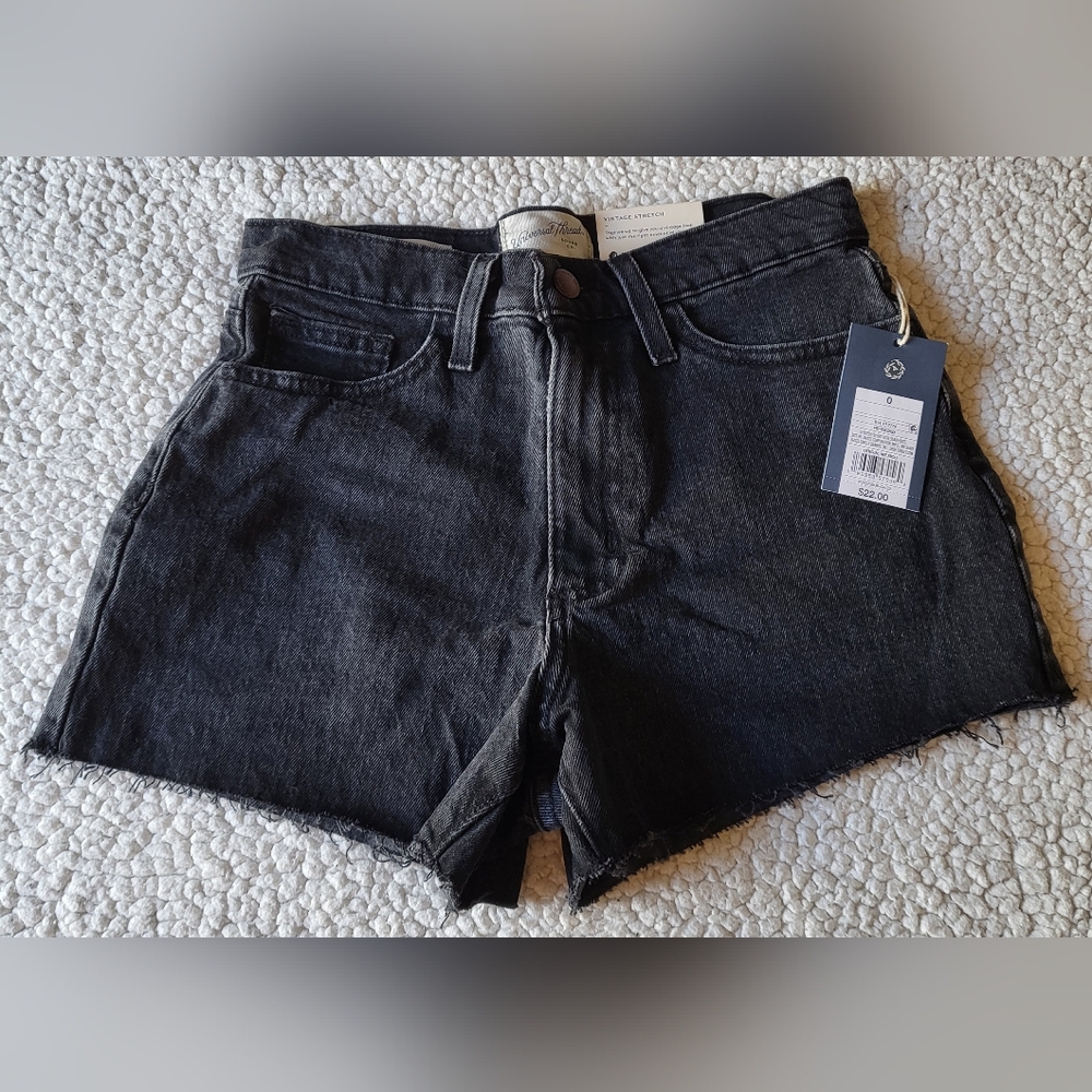 NWT Universal Thread Women's Highest Rise Vintage Stretch Jean Shorts Black Sz 0